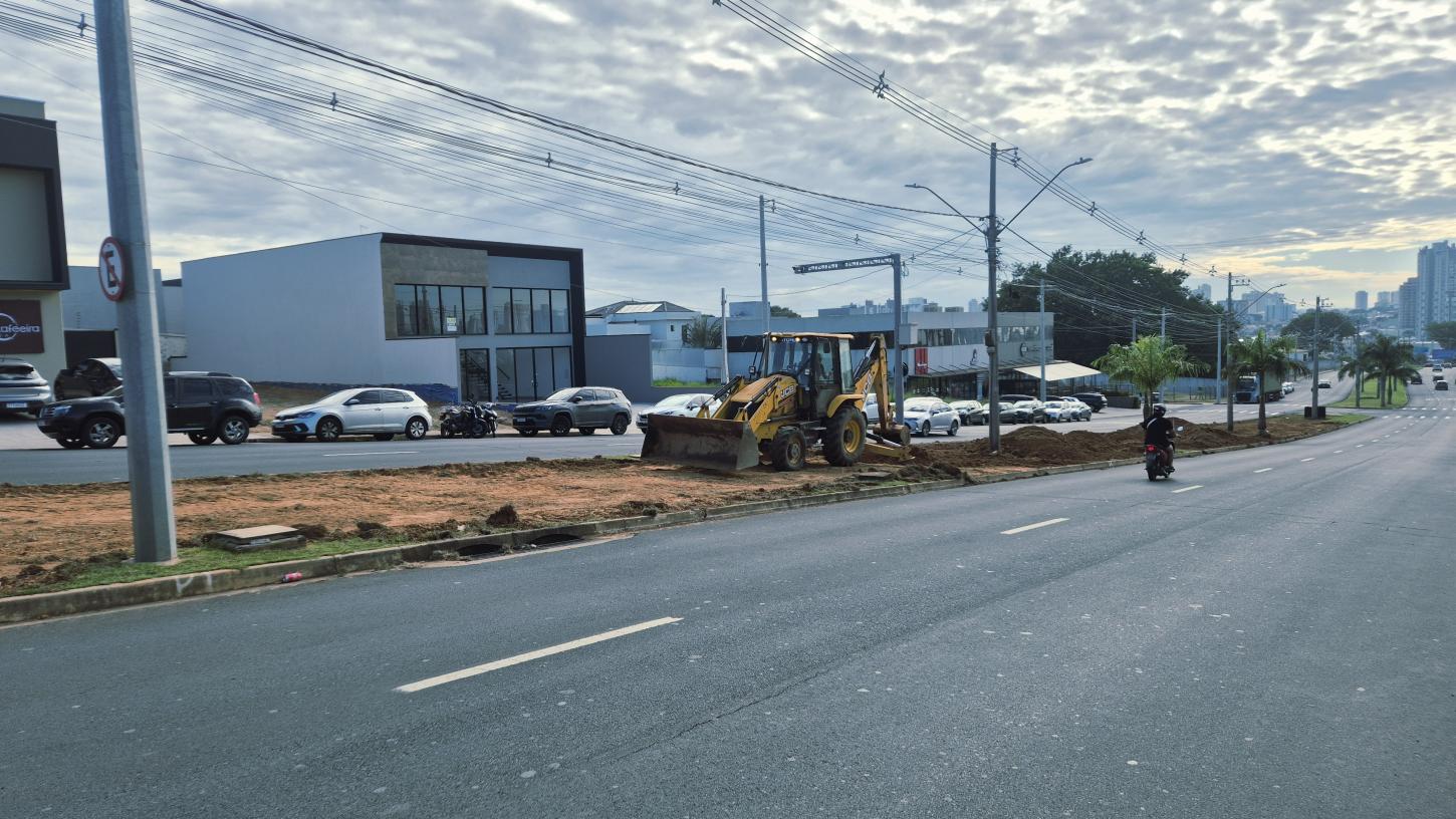 Implantação de vagas em 45º e ciclovia marcam nova fase da readequação da Av. Fábio Ferraz Bicudo