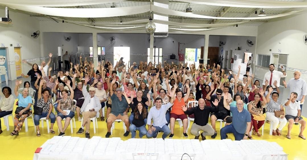 Entrega de óculos beneficia idosos e reforça cuidado com a qualidade de vida em Indaiatuba