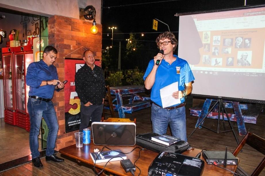 Com apoio do InovaEduK, Pint of Science transforma bares de Indaiatuba em espaços de ciência