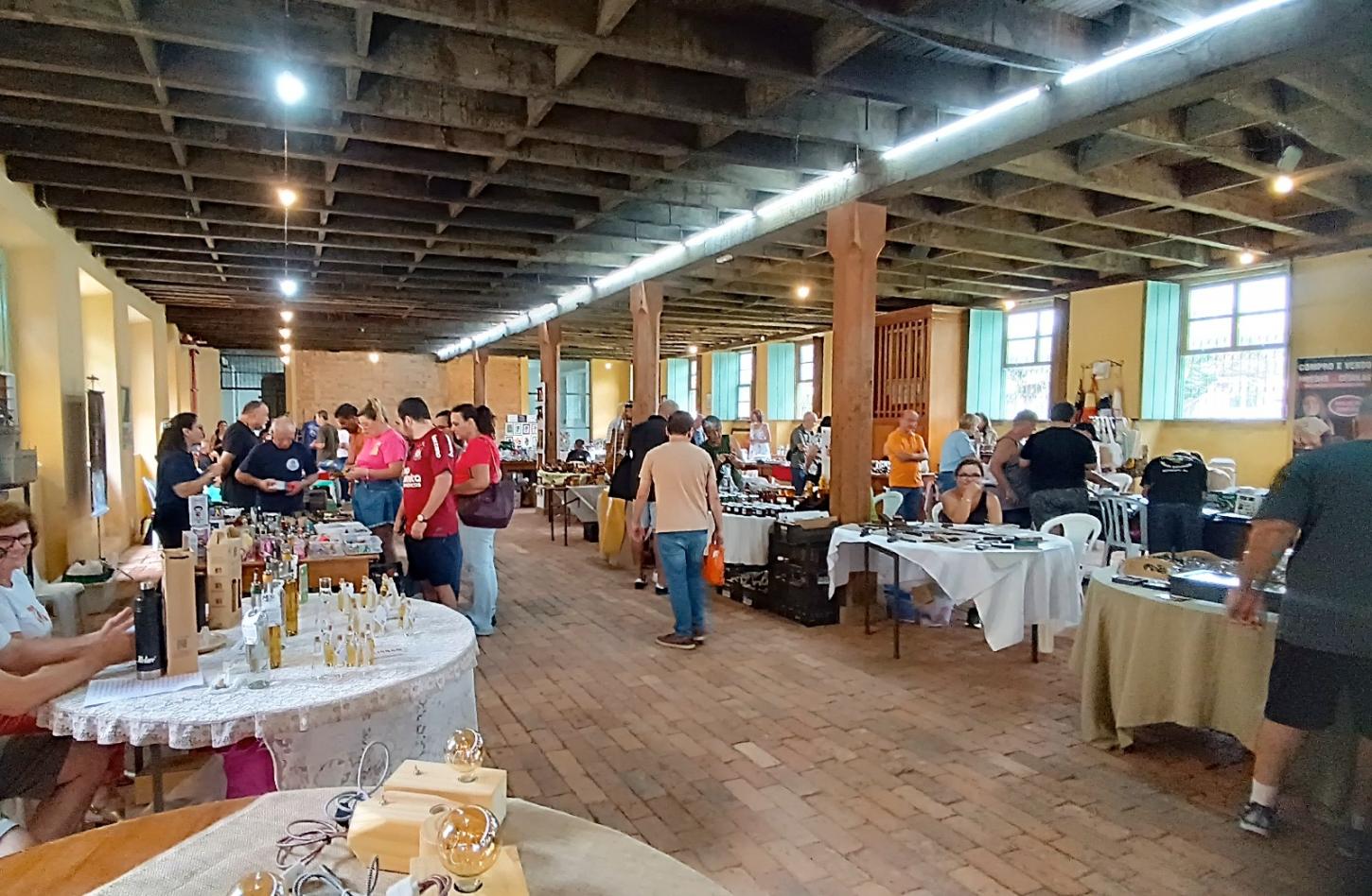 Feira de Antiguidades & Curiosidades valoriza história, cultura e colecionismo em Itu