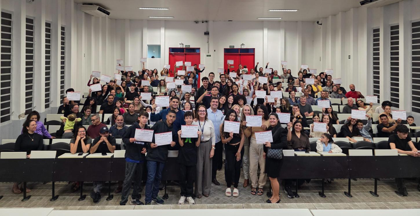 Fiec entrega cerca de 200 certificados do Programa de Educação Digital