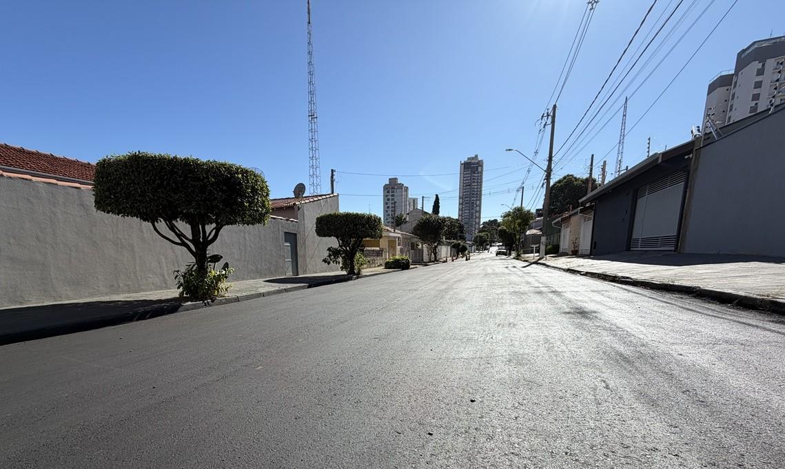 Secretaria de Obras e Vias Públicas finaliza recapeamento da Rua Padre José Anchieta