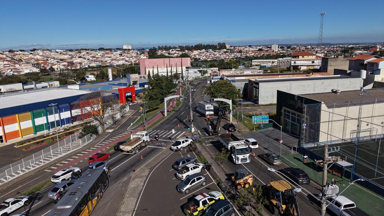Secretaria de Obras e Vias Públicas inicia recapeamento de trecho da Marginal do Parque Ecológico