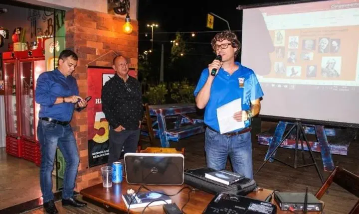 Com apoio do InovaEduK, Pint of Science transforma bares de Indaiatuba em espaços de ciência