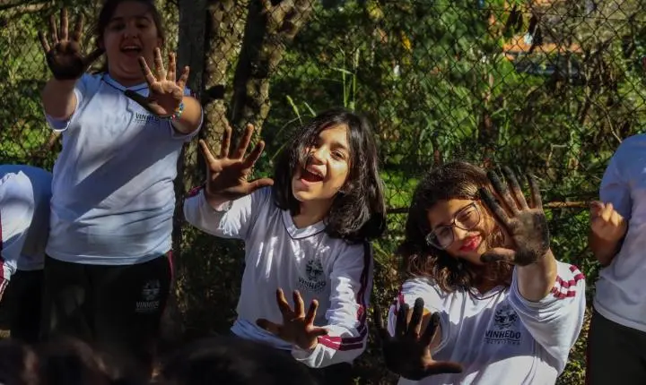 Escola em Vinhedo recebe projeto que une fotografia, meio ambiente e protagonismo estudantil