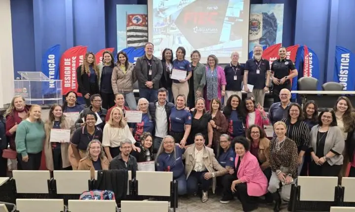 FIEC entrega certificação do Programa Mulheres Mil do curso de Recepcionista de Eventos