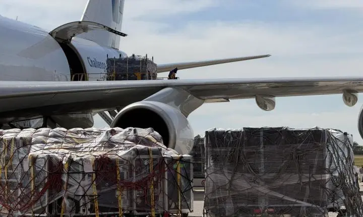 Viracopos recebe 6 aeronaves com um total de 522 toneladas de equipamentos do cantor Harry Styles
